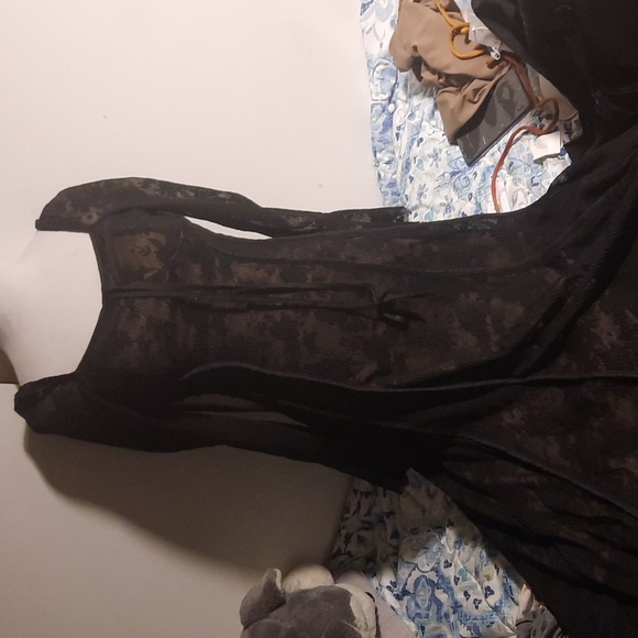 Dresses & Skirts - Elegant Black Lace Dress